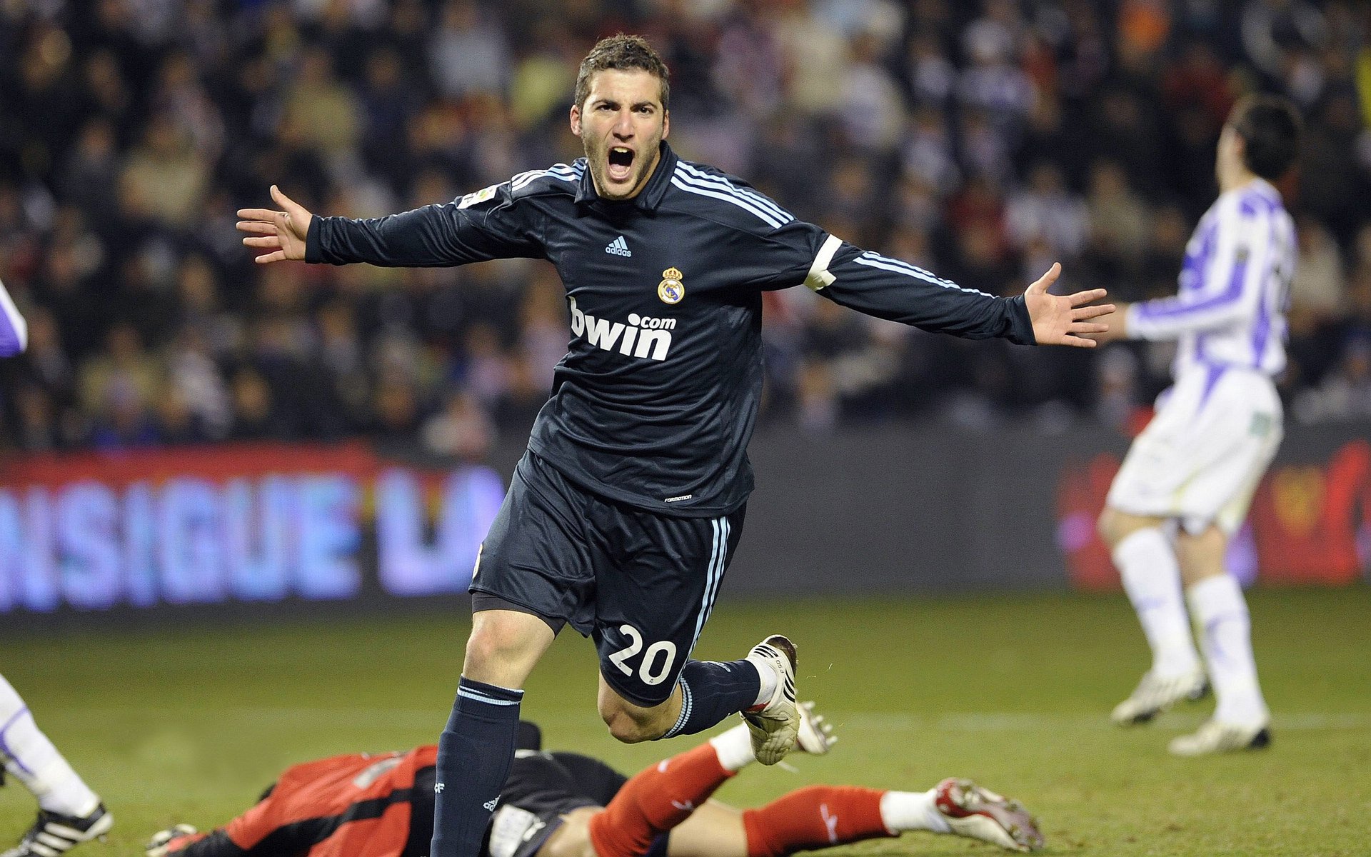 广东队终结太阳，西亚卡姆在欧冠淘汰赛接管比赛